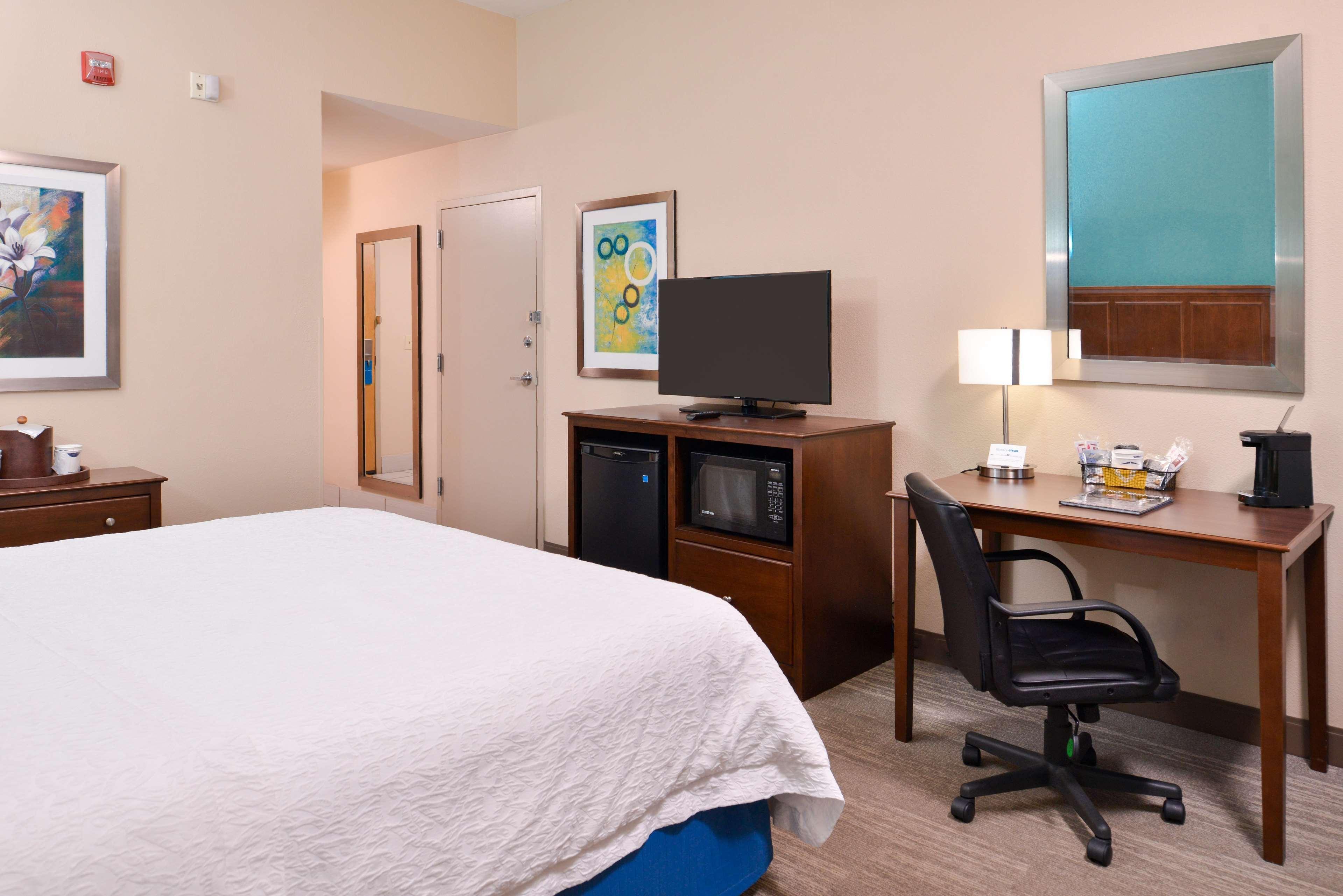 Hampton Inn By Hilton Decatur Bagian luar foto