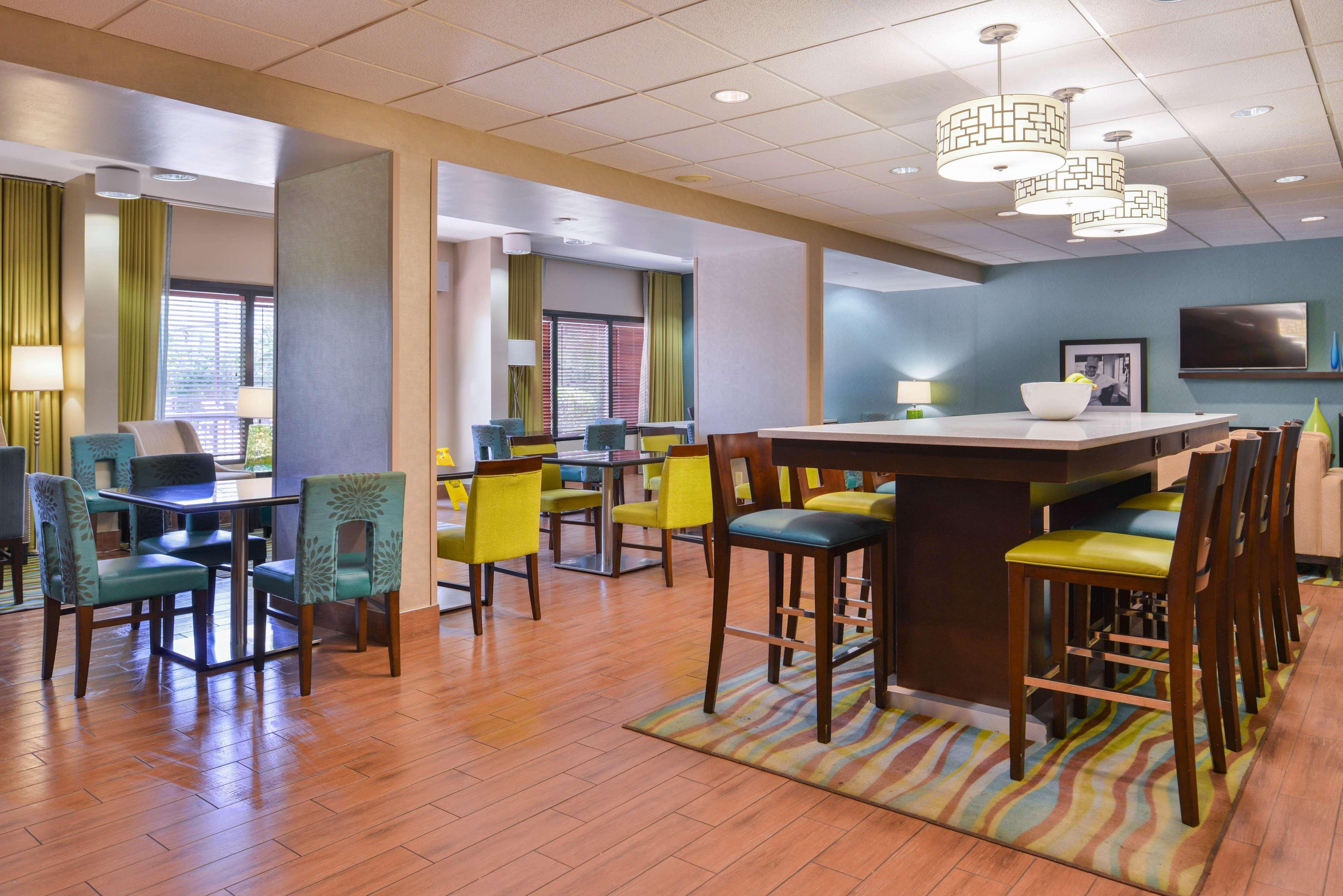 Hampton Inn By Hilton Decatur Bagian luar foto